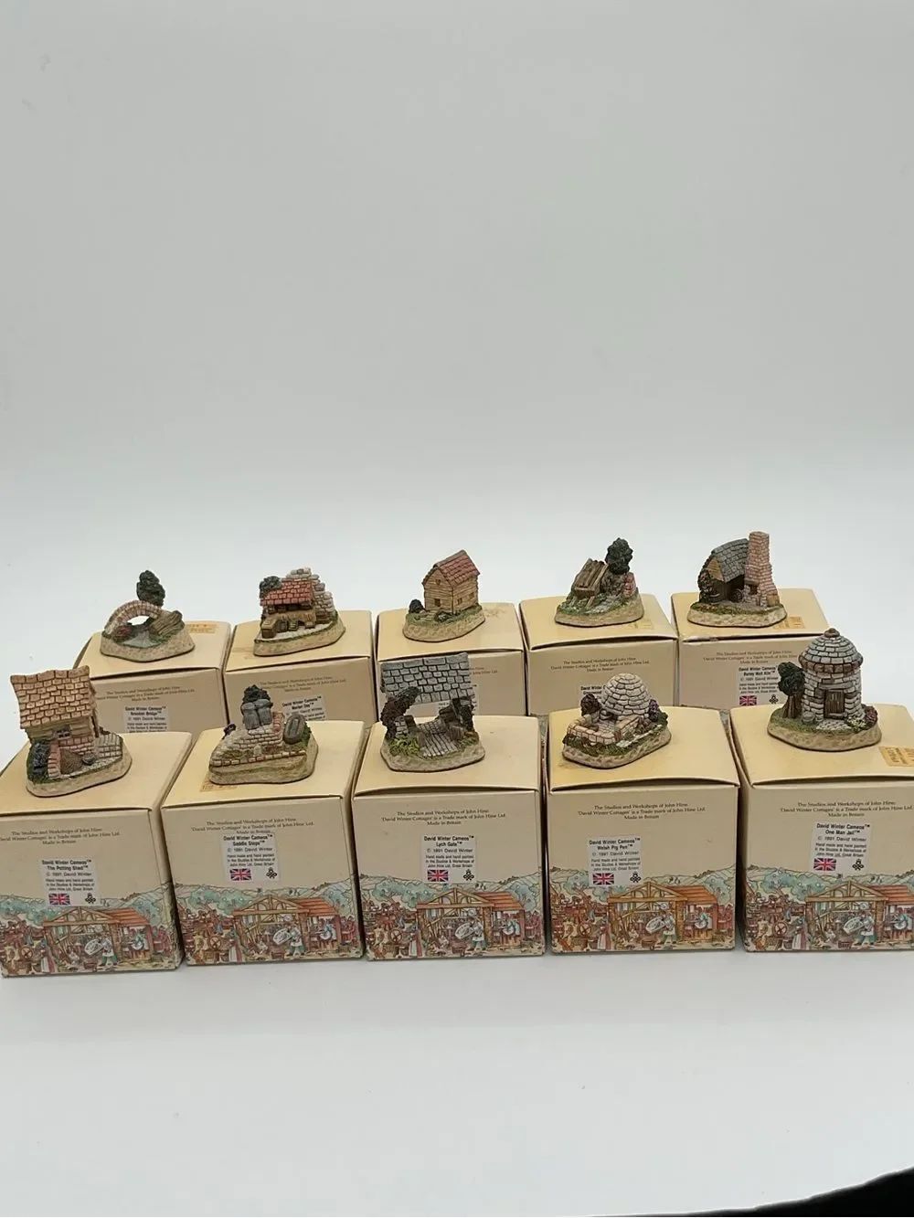 Lot of 10 David Winter Cameo Houses with COA and Boxes